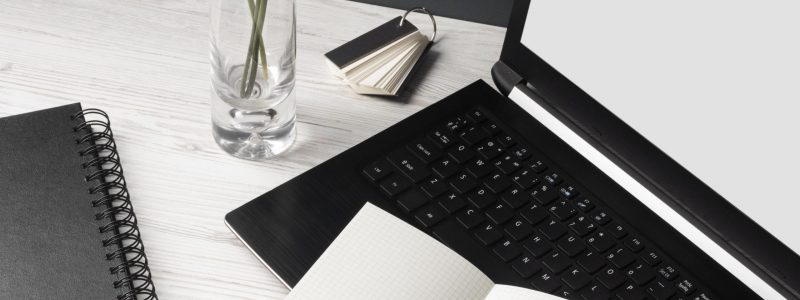 schreibtischsortiment-mit-laptop-und-notebooks Quadart